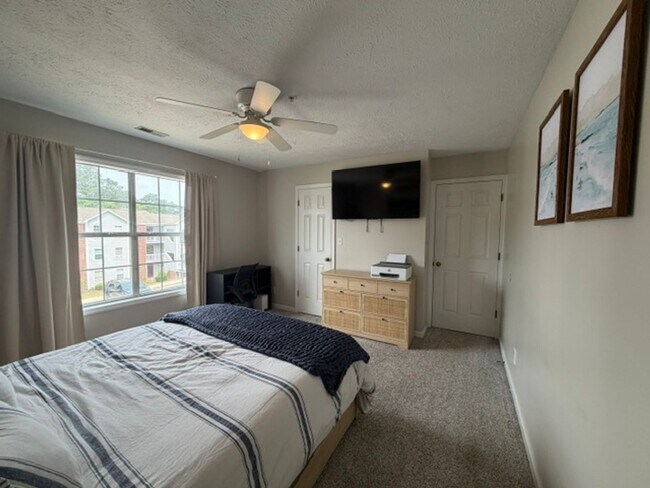 Building Photo - 200 Waterdown Dr