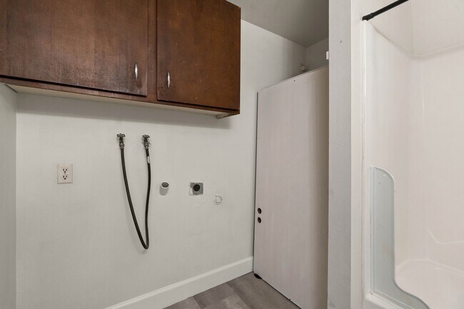 Building Photo - 325 N 29th Ave