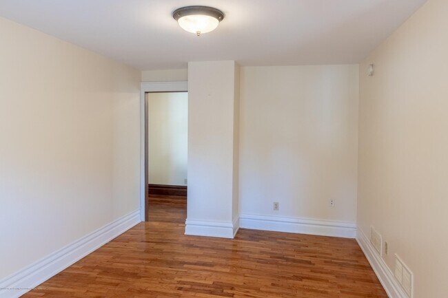 Living room - 229 S Bingham St