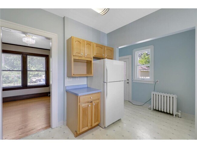 Building Photo - 3217 4th St SE