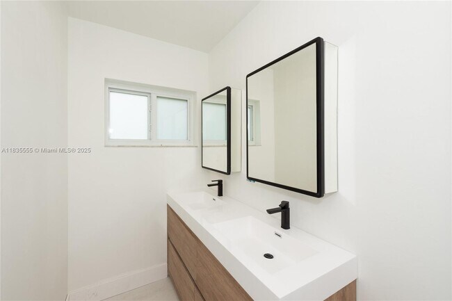 Building Photo - 6520 SW 76th St