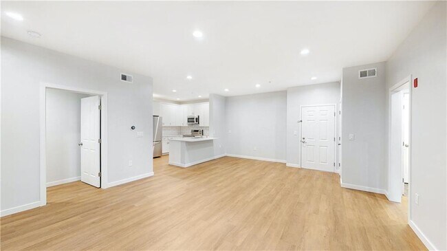 Building Photo - 1000 Providence Pl