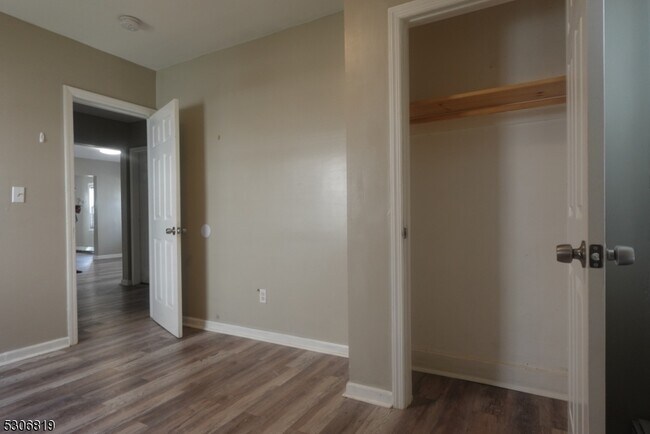 Building Photo - 17 Wainwright St