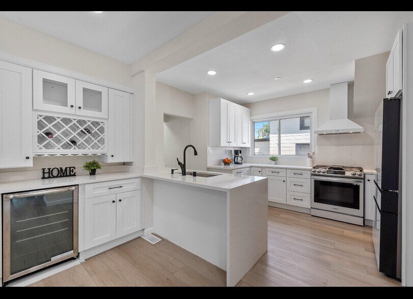 Building Photo - 1055 N 68th St