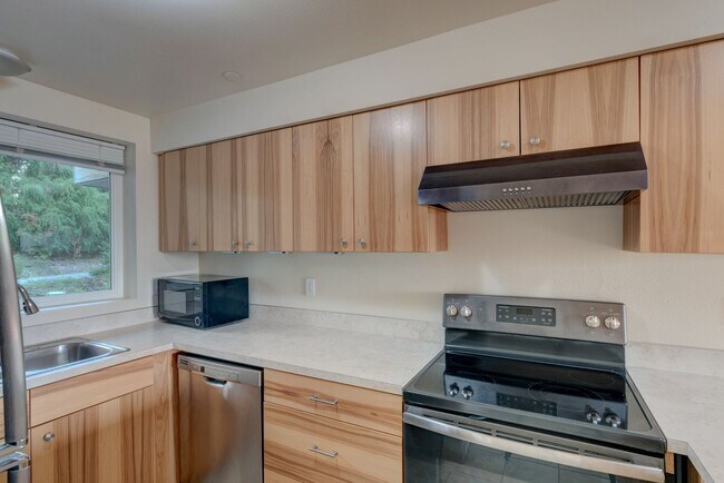 Building Photo - 2 bedroom/2 bathroom: Ground-Floor Condo with Water View ($200 off first 3 months)