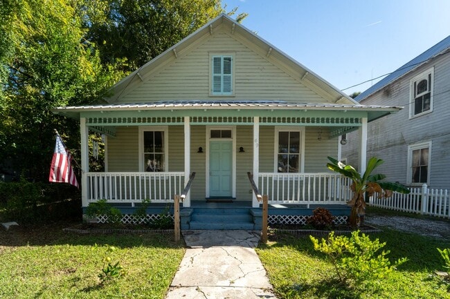 Building Photo - Historic Lincolnville 3/2 Single Family Home