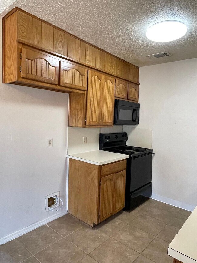 Building Photo - 6601-6603 Laura Ann Court