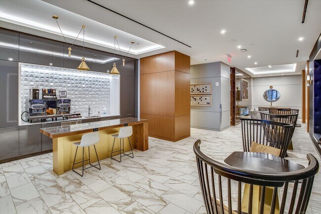 Building Photo - Fabulous 1 Bed/1 Bath condo at The Avidian...