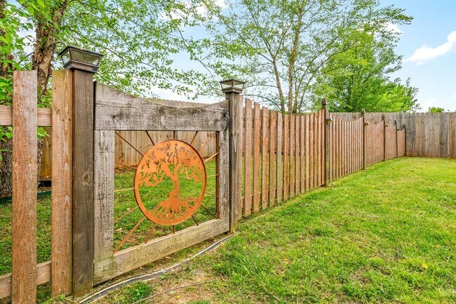Building Photo - Move-In Special! Spacious 4-Bedroom Home w...
