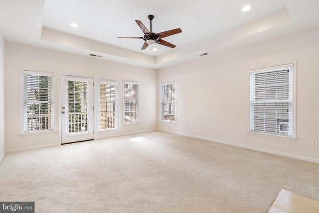 Building Photo - 8880 Olive Mae Cir