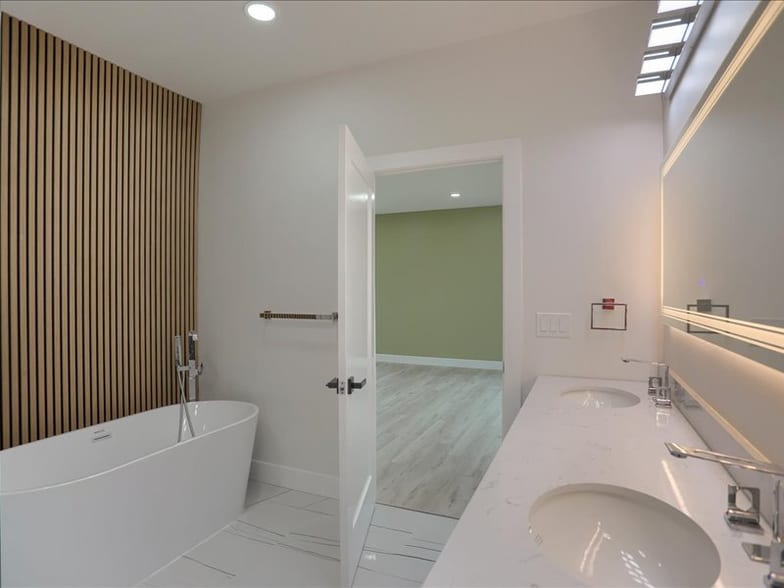 Building Photo - 51 Franklin Dr