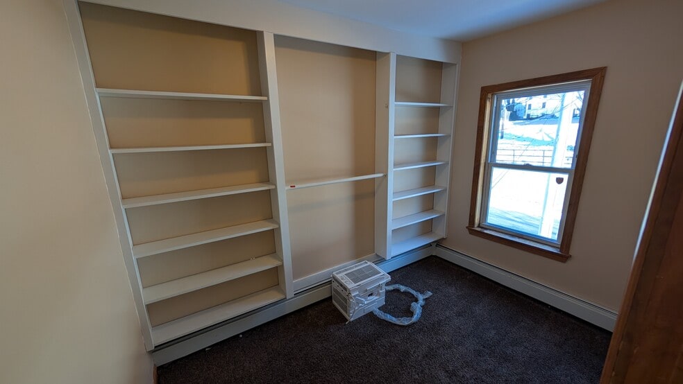 Walk in closet - 91 Regan St