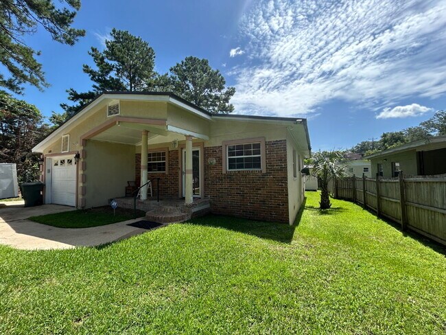 Building Photo - $250 Off Your Second Month's Rent + $250 Referral Bonus | Charming 3-Bedroom Home in Tallahassee