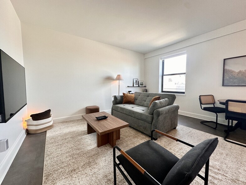 Building Photo - 758 N Broadway