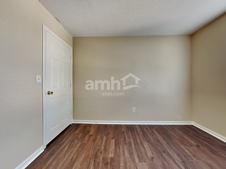 Building Photo - 8149 Whitham Dr
