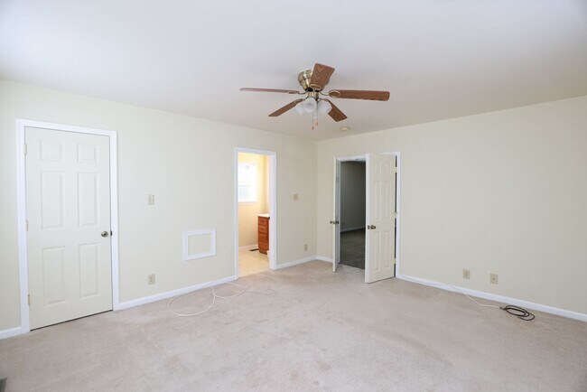 Building Photo - Spacious Brick Rancher in the heart of Tuckahoe in Westend!