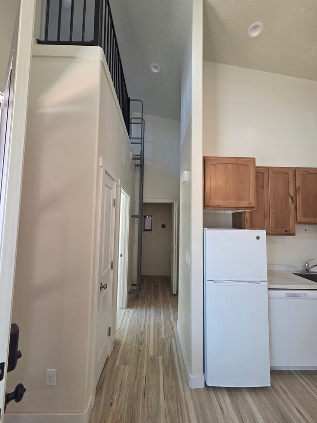 Building Photo - 2158 E Bonnies Wy