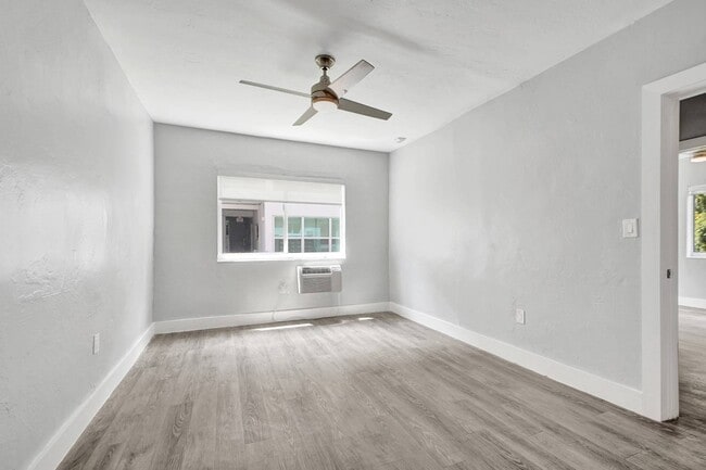 Building Photo - 9270 E Bay Harbor Dr