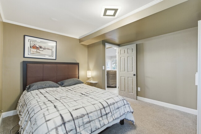 Building Photo - 8682 Alpen Cir