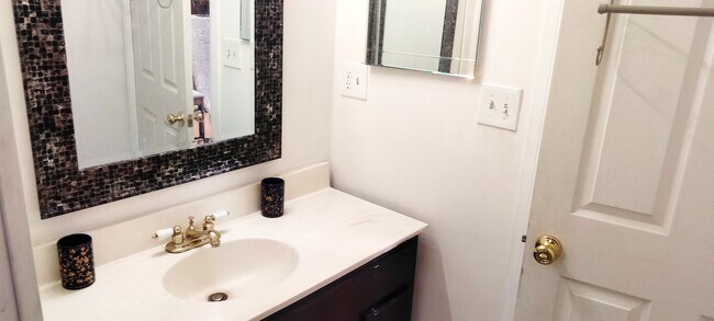 Building Photo - 0948 Hillrose St