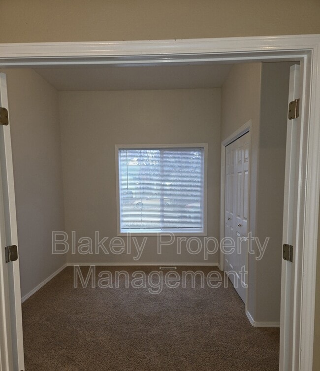 Building Photo - 917 W Greenhead St