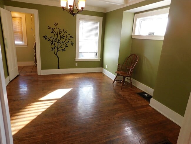 Building Photo - 125 W High Terrace