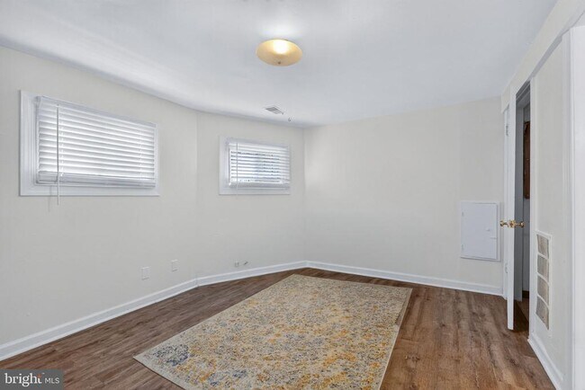 Building Photo - 1526 Potomac Ave SE