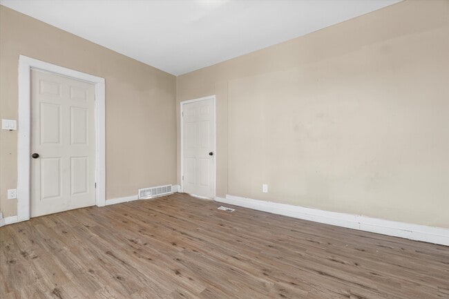 Building Photo - 26th St Milwaukee Duplex