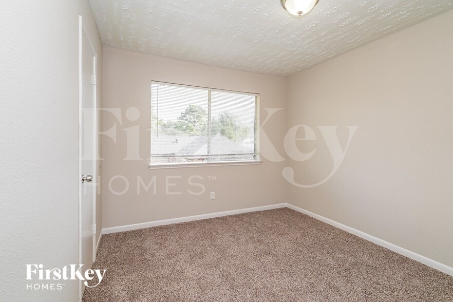 Building Photo - 16826 Rockstone