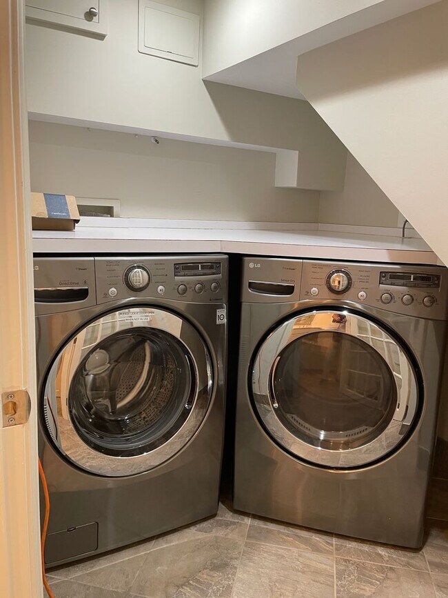 Building Photo - Georgetown Splendor with Garage Parking