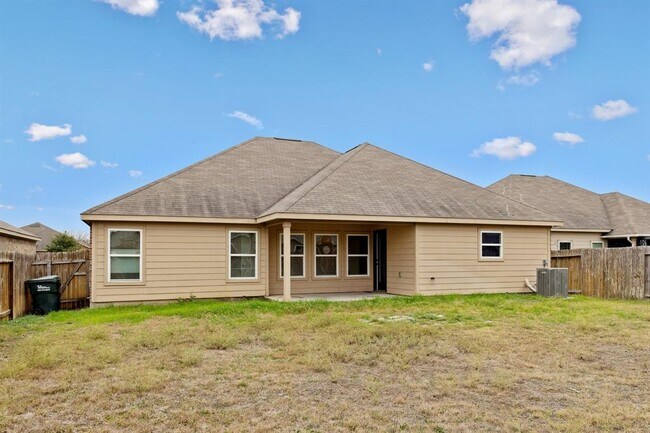 Building Photo - 1204 Twin Estates Dr