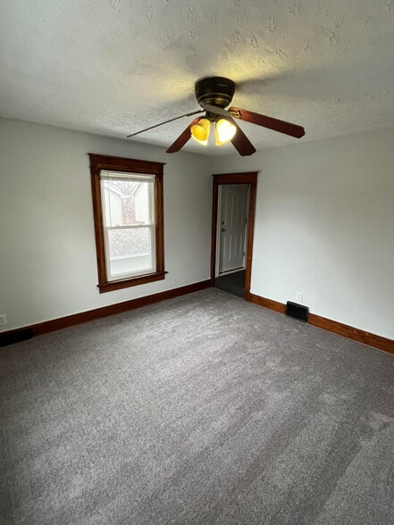 Living Room - 430 N 25th St