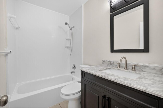 Building Photo - 2500 SW 18th Terrace