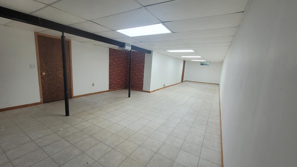 BASEMENT FAMILY ROOM - 2212 Bartlett Ave
