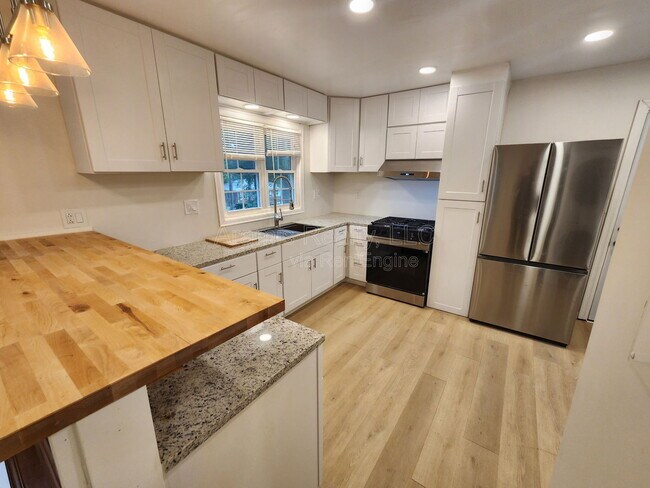 Building Photo - 2281 Polar Rock Ave SW
