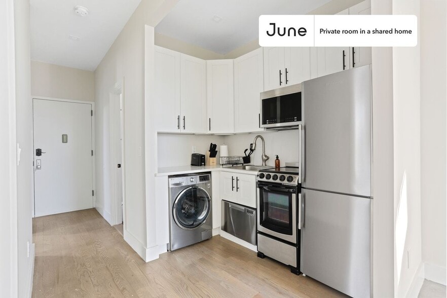 Building Photo - Room in Shared 3 bed/1 bath home in Park Slope