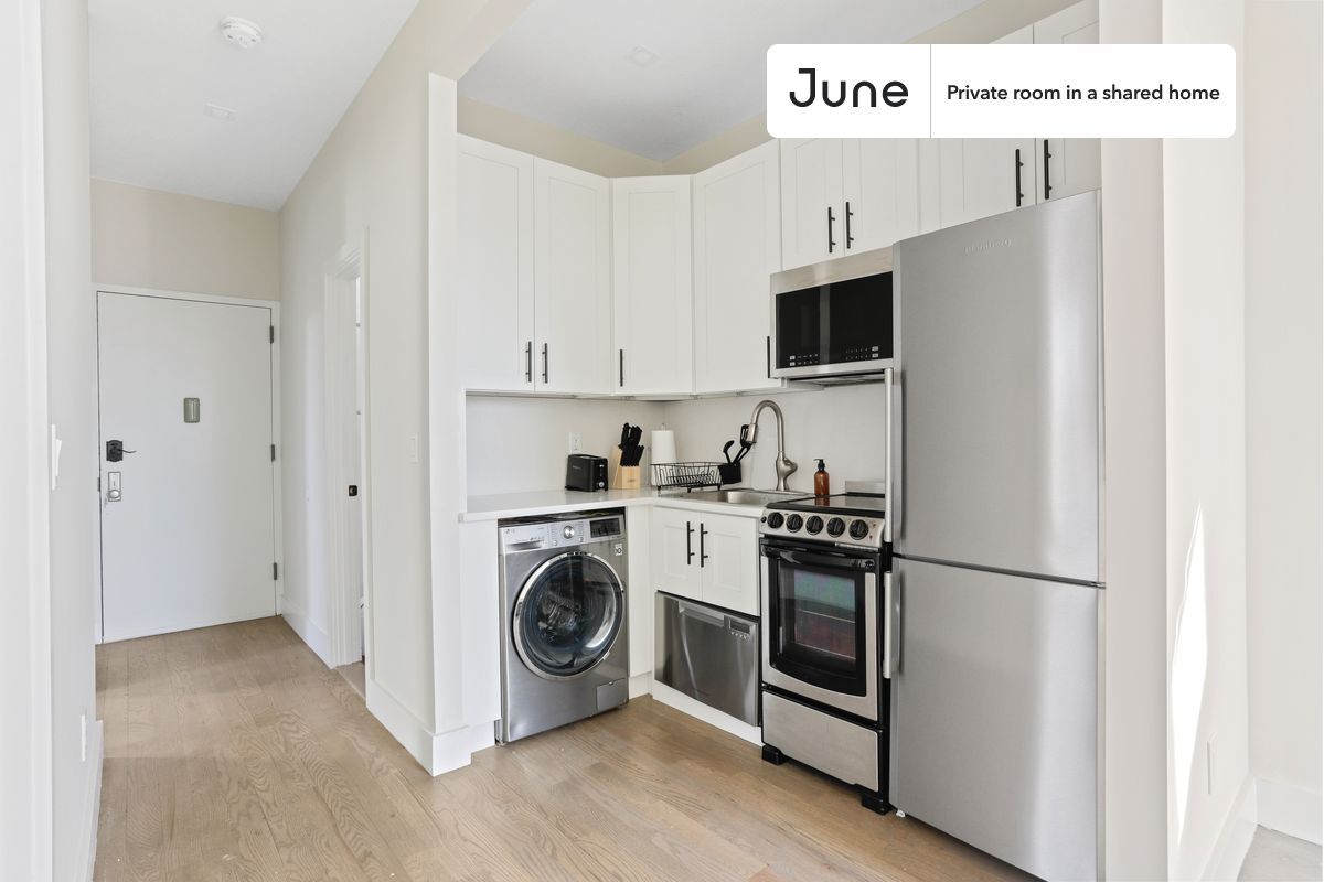 Building Photo - Room in Shared 3 bed/1 bath home