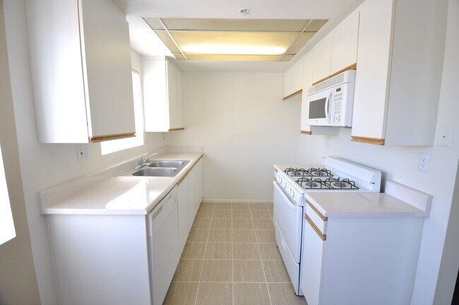 Interior Photo - 5002