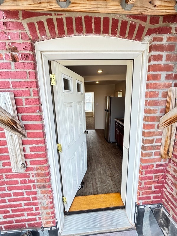 Building Photo - 227 E Clay St