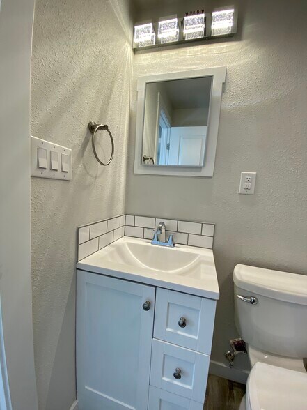 Building Photo - 1033 Juneau St