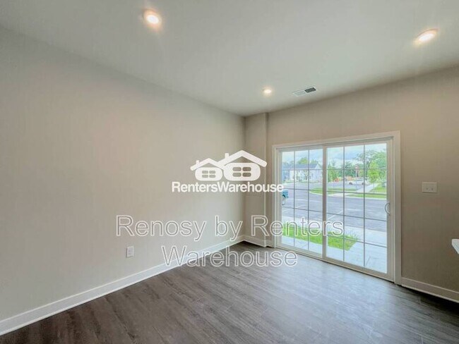 Building Photo - 202 Reid's Pl Dr
