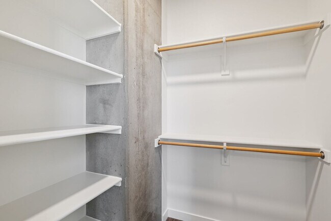 Building Photo - 222 E Jefferson St