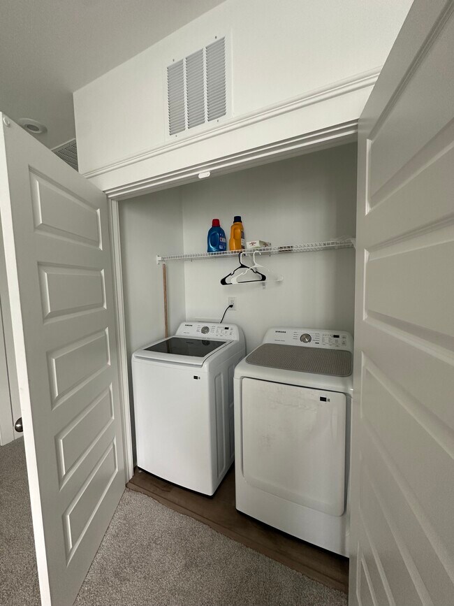 Building Photo - 2343 Whitewing Ln