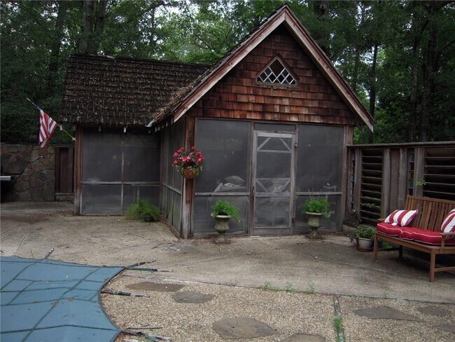 Building Photo - 246 McGregor Ave