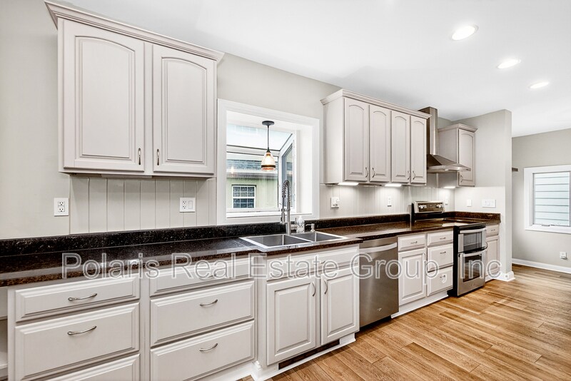 Building Photo - 2222 E 75th St