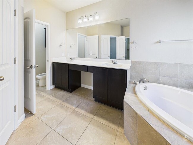 Building Photo - 16424 Pienza Dr