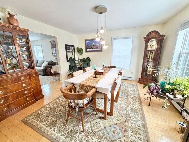 Building Photo - 4 Bedroom Home in South Burlington VT Available 4/1!