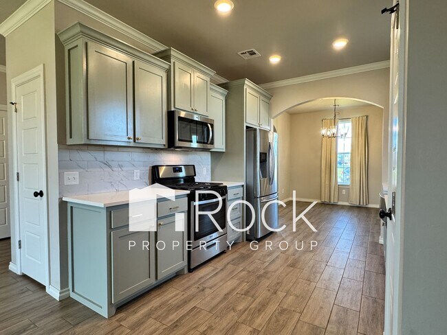 Primary Photo - Spacious 3-Bedroom Home with Designer Kitc...