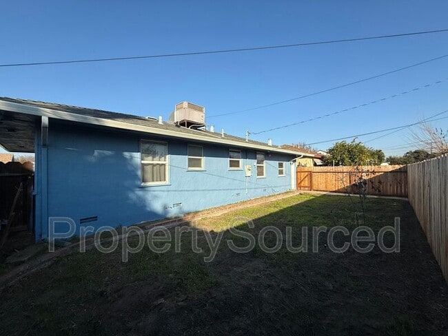 Building Photo - 632 Fir St