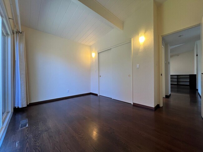 Building Photo - Charming 2BR/2BA Home Just Minutes from the Beach – Fully Landscaped, Spacious & Private